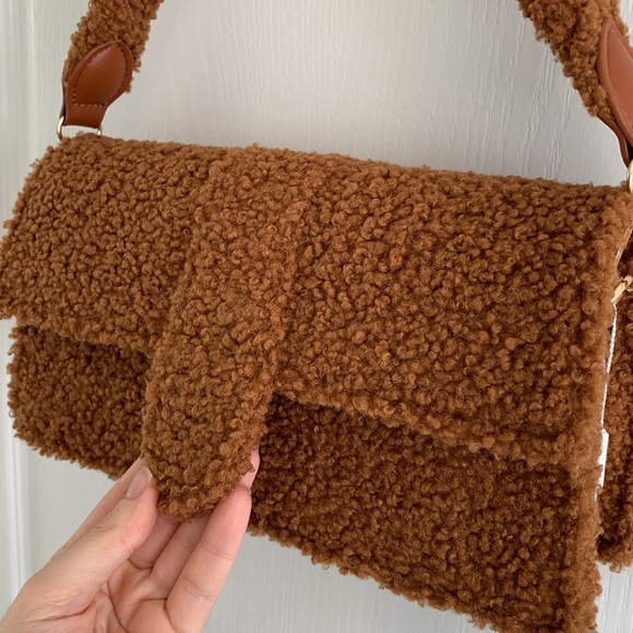 Moda Luxe Brown Sherpa Handbag - Picture 6 of 16